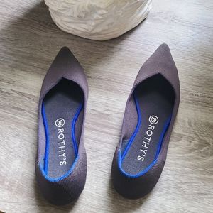 Rothys pointed toe flat plum size 8